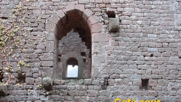 La porte insolite du donjon-palais du Rathsamhausen